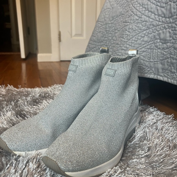 MICHAEL KORS SNEAKERS SIZE 10 worn twice originally $165 - Picture 2 of 6